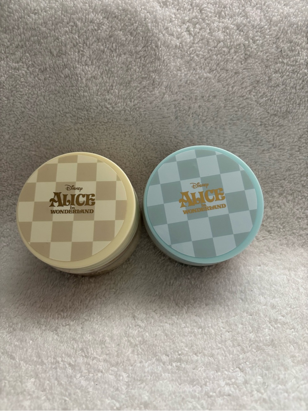 2 new sealed Alice in wonderland body scrubs